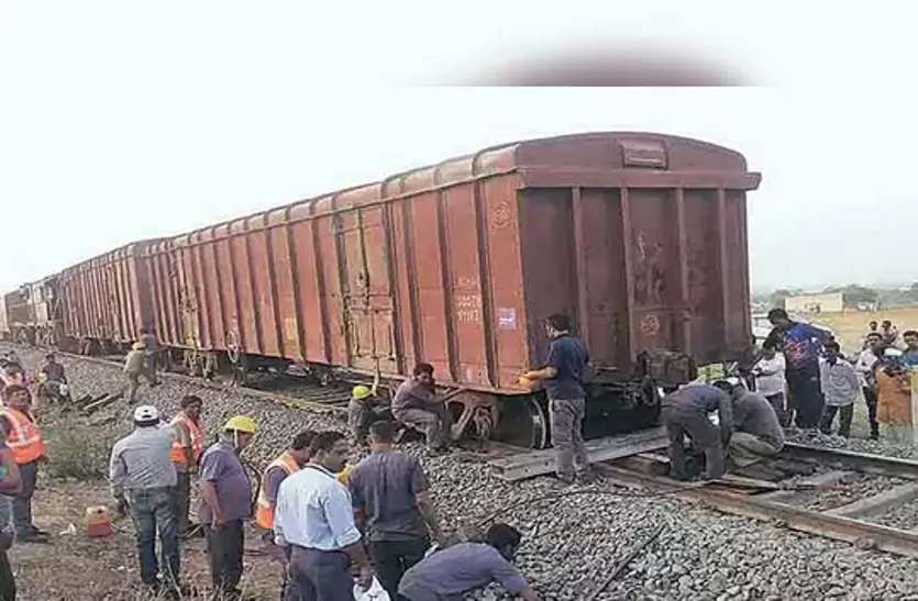 train_accident.jpg औरंगाबाद में भीषण रेल हादसा: मालगाड़ी से कुचलकर छत्तीसगढ़ के 16 मजदूरों की मौत की खबर