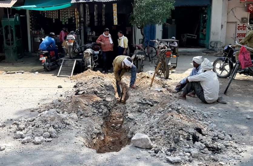 Excavation of road will be charged extra पुरानी पाइप लाइन से काटे जाएंगे कनेक्शन, नई लाइन से कनेक्शन लेने पर लगेंगे 2150 रुपए