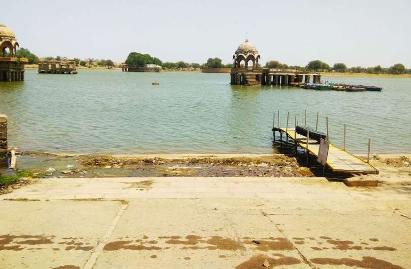 गर्मी में जल स्तर हुआ नीचा, कई हैंडपंप हुए बंद गर्मी में जल स्तर हुआ नीचा, कई हैंडपंप हुए बंद