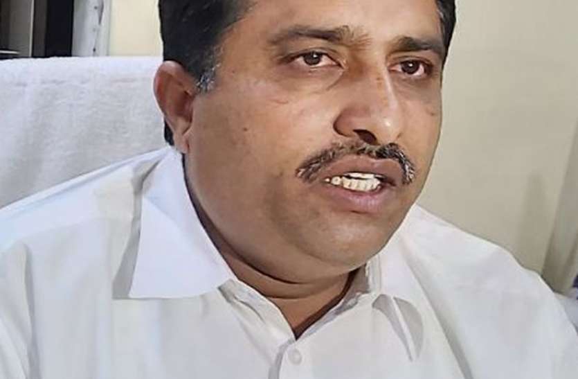 अल्पसंख्यक मामलात मंत्री ने कहा, जिले में कालाबाजारी पर नहीं लग रही लगाम अल्पसंख्यक मामलात मंत्री ने कहा, जिले में कालाबाजारी पर नहीं लग रही लगाम