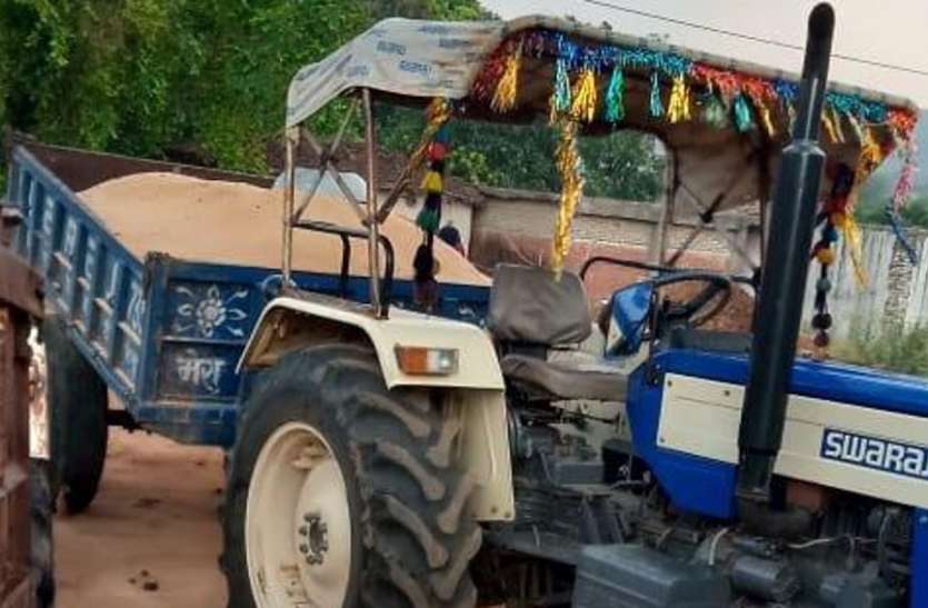 No contract for sand mining in Singrauli, illegal mining started रेत खनन के लिए अनुबंध से दूर चयनित कंपनी, मौके का फायदा उठा रहे पुराने कारोबारी