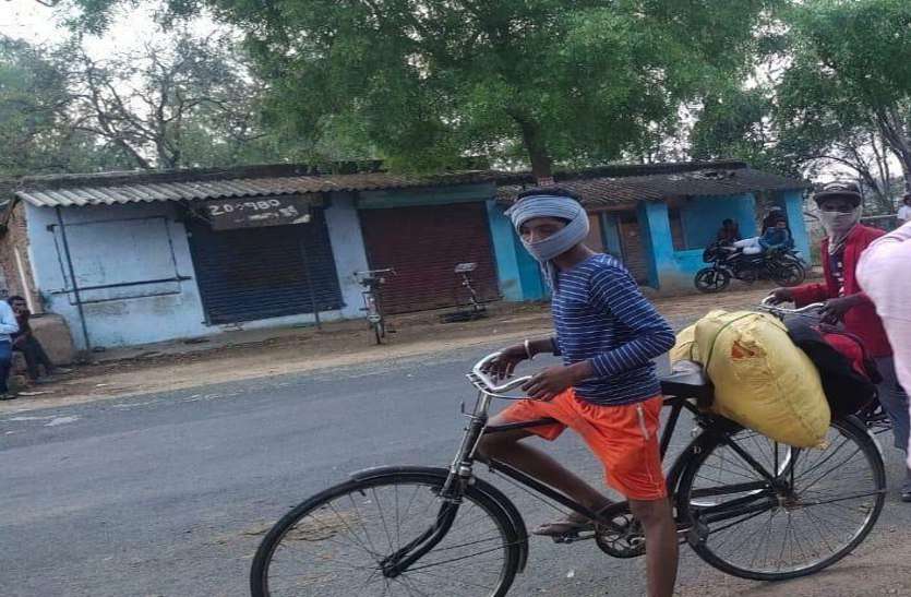 पैदल चलते पैर सूज गए तो खरीद ली सेकंड हैंड साइकिल पैदल चलते पैर सूज गए तो खरीद ली सेकंड हैंड साइकिल