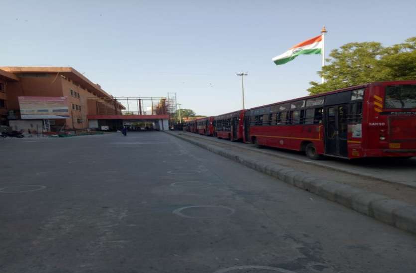Ahmedabad : एएमटीएस ने की श्रमिकों को रेलवे स्टेशन पहुंचाने की व्यवस्था Ahmedabad : एएमटीएस ने की श्रमिकों को रेलवे स्टेशन पहुंचाने की व्यवस्था