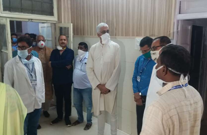 स्वास्थ्य मंत्री टीएस बोले- जिस दिन हमने सतर्कता तोड़ी उसी दिन कोरोना पहुंच जाएगा, दी ये चेतावनी स्वास्थ्य मंत्री टीएस बोले- जिस दिन हमने सतर्कता तोड़ी उसी दिन कोरोना पहुंच जाएगा, दी ये चेतावनी