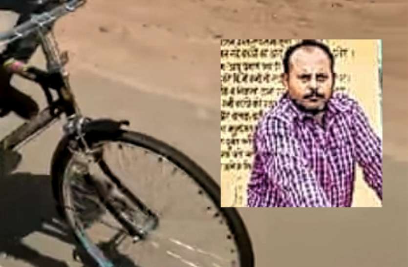 Migrant 1800 किलोमीटर सायकिल चलाकर कर्नाटक से गोरखपुर पहुंचा ट्रक ड्राइवर