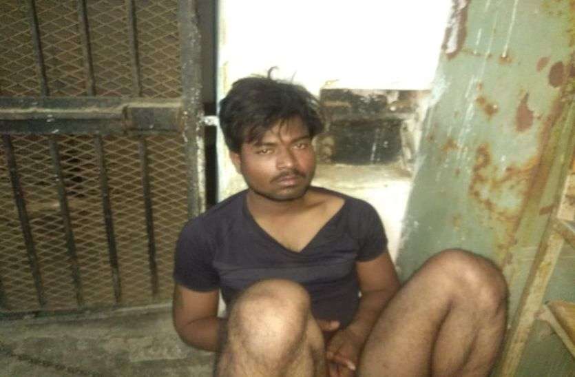 पुलिस को देख कट्टा लहराते हुए भागा लूट का आरोपी पुलिस को देख कट्टा लहराते हुए भागा लूट का आरोपी