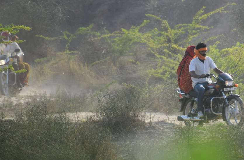 People coming from thief paths if inter-state borders are sealed अन्तरराज्यीय सीमाएं सील तो चोर रास्तों से आ रहे लोग