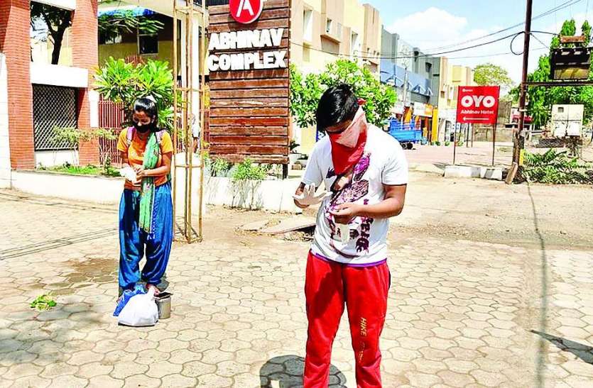 फल बेचने के वाले के बाद उसका बेटा-बेटी, तौल कांटे का ऑपरेटर एवं पूर्व वाहन चालक निकले कोरोना संक्रमित फल बेचने के वाले के बाद उसका बेटा-बेटी, तौल कांटे का ऑपरेटर एवं पूर्व वाहन चालक निकले कोरोना संक्रमित