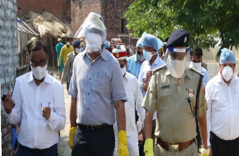 बाइक चलाकर मुम्बई से आए शख्स निकला कोरोना पॉजिटिव, पूरा गांव किया गया सील बाइक चलाकर मुम्बई से आया शख्स निकला कोरोना पॉजिटिव, पूरा गांव किया गया सील