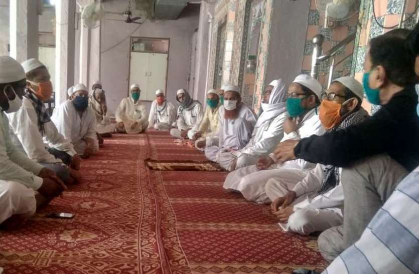 ईद पर नहीं खरीदेंगे कपड़े, जरुरतमंदों की मदद के लिए बचाएंगे रुपए ईद पर नहीं खरीदेंगे कपड़े, जरुरतमंदों की मदद के लिए बचाएंगे रुपए