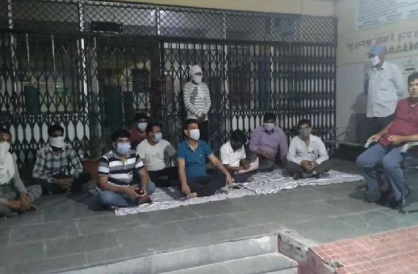 meerut सैंपल लेकर लौट रही स्वास्थ्य विभाग की टीम को पुलिस ने दौड़ा-दौड़ाकर पीटा, एसएसपी ने लिया सख्त एक्शन
