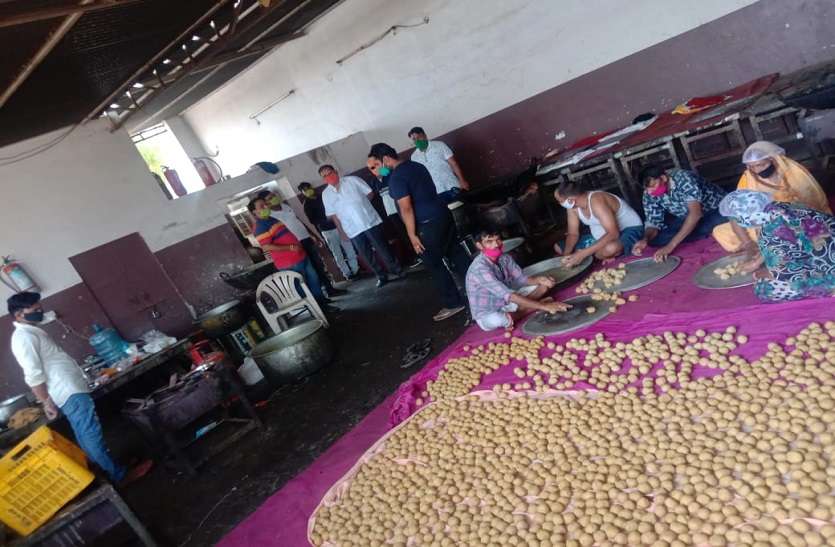 विधायक नरपत सिंह राजवी ने युवाओं का बढ़ाया मनोबल विधायक नरपत सिंह राजवी ने युवाओं का बढ़ाया मनोबल