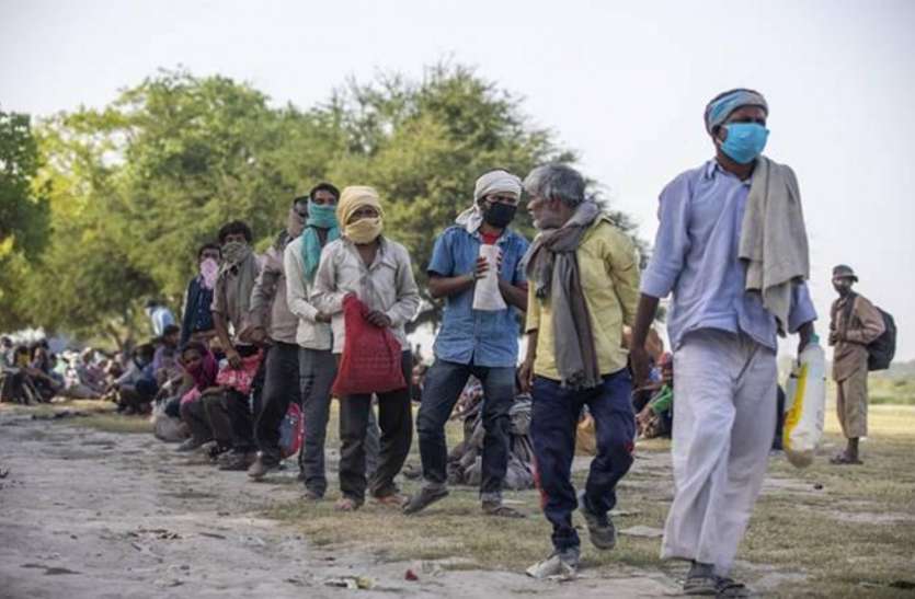 Thousands of laborers still waiting for home औरंगाबाद रेल हादसा: हजारों मजदूरों को अभी भी घर वापसी का इंतजार
