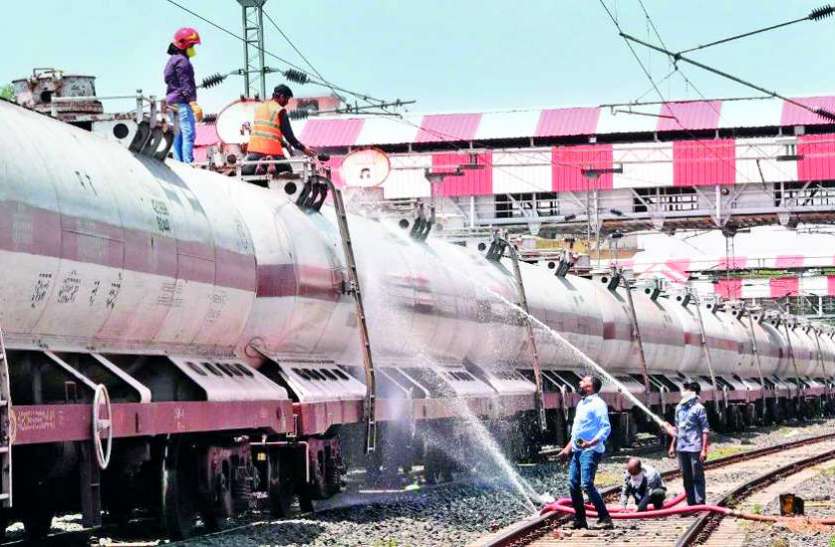 lpg tanker leak in bhopal स्टेशन पर खड़े एलपीजी वैगन में गैस लीक होने से मची अफरातफरी