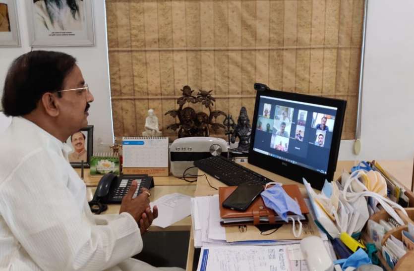 mahesh.jpg Coronavirus: लॉकडाउन में कंपनियां खुलने के बाद कर्मचारियों को इस वजह से नहीं मिलेगी एंट्री
