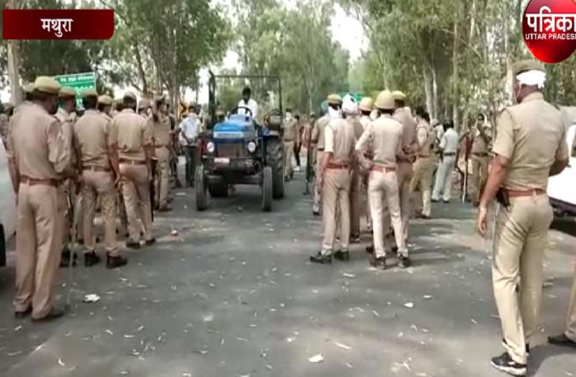 यूपी-राजस्थान बॉर्डर पर प्रवासी मजदूरों को लेकर भिड़े दो राज्यों के पुलिसकर्मी, वीडियो वायरल यूपी-राजस्थान बॉर्डर पर प्रवासी मजदूरों को लेकर भिड़े दो राज्यों के पुलिसकर्मी, वीडियो वायरल