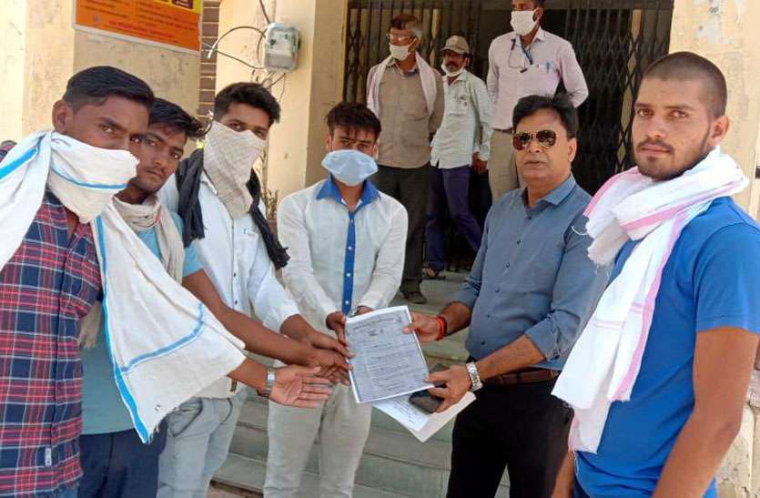 किशोरी से सामूहिक बलात्कार का मामला- आर्थिक सहायता व नौकरी की मांग, मुख्यमंत्री को ज्ञापन भेजा किशोरी से सामूहिक बलात्कार का मामला- आर्थिक सहायता व नौकरी की मांग, मुख्यमंत्री को ज्ञापन भेजा