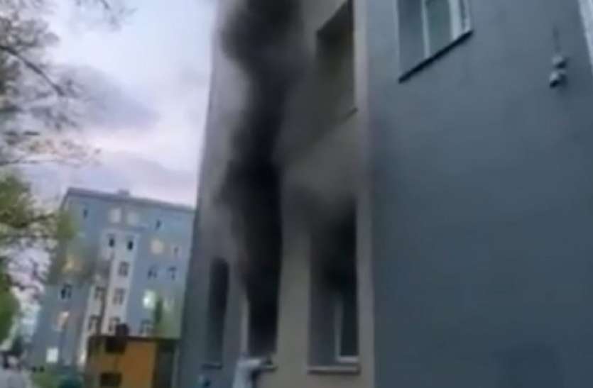 moscow hospital cought fire. मॉस्को: कोरोना वायरस के मरीजों का इलाज करने वाले अस्पताल में आग, एक की मौत