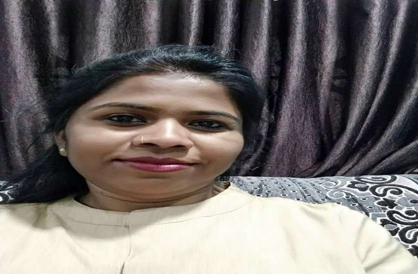एक ऐसी मां जिसकी न बेटी है न बेटा, कन्या आश्रम में 500 कन्याओं की देखभाल करने का निभा रही फर्ज एक ऐसी मां जिसकी न बेटी है न बेटा, कन्या आश्रम में 500 कन्याओं की देखभाल करने का निभा रही फर्ज
