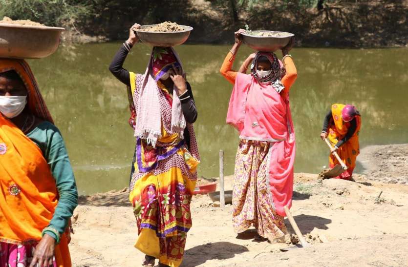 मनरेगा: 22 लाख पार हुई प्रदेश में मजदूरों की संख्या मनरेगा: 22 लाख पार हुई प्रदेश में मजदूरों की संख्या