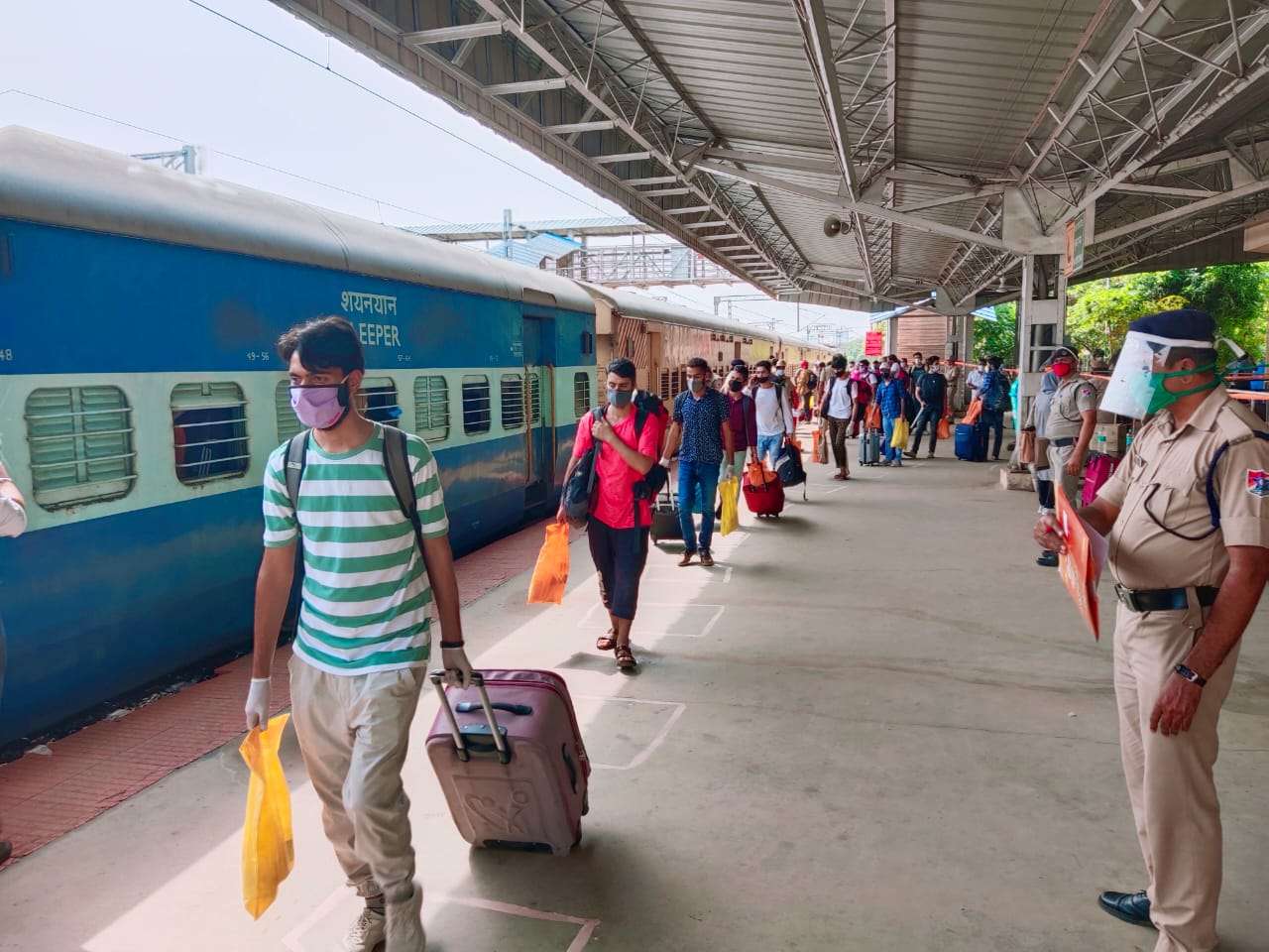 छह ट्रेनों से विद्यार्थियों, श्रमिकों सहित रवाना हुए सात हजार से अधिक यात्री