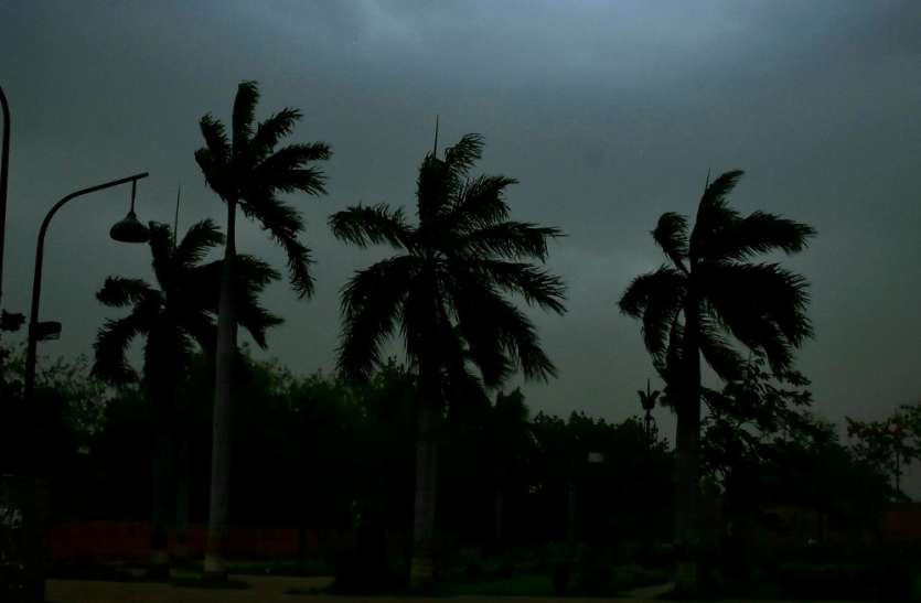Storm rain कुदरत ने दिखाया भयावह रूप, काली आंधी-बारिश ने मचाई तबाही, ली 16 की जान, इन 20 जिलों को अलर्ट रहने की जरूरत