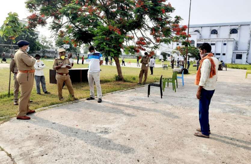Shravasti news श्रवास्ती- 17 वर्षीय श्रमिक पहुंचने वाला था अपने गांव, बस में हो गई मौत, मृतक समेत 26 लोगों का लिया गया सैम्पल