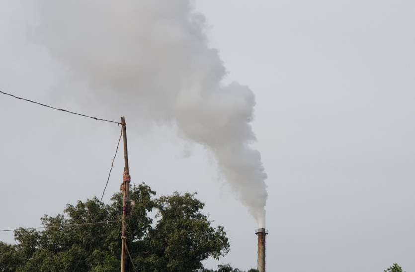 starpapermill.jpg धुंआ उगलने लगे सहारनपुर के उद्याेग, अब शायद ही दिख पाएंगी हिमालय की पहाड़ियां