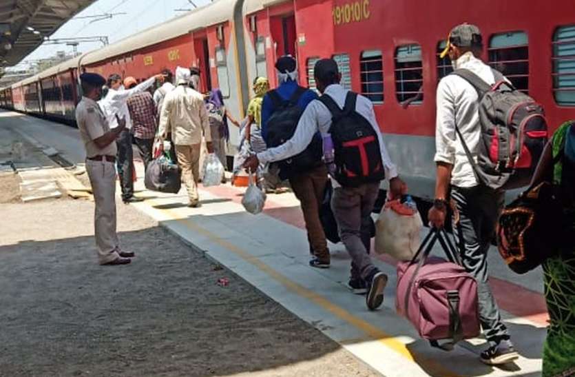आजमगढ़ और गोंडा के लिए दो ट्रेनें रवाना आजमगढ़ और गोंडा के लिए दो ट्रेनें रवाना