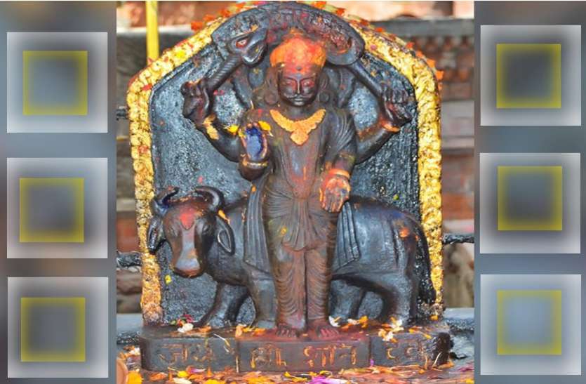 कर लें इनमें से किसी भी एक तेल से शनिदेव का अभिषेक, बाधाओं से मिलगी मुक्ति कर लें इनमें से किसी भी एक तेल से शनिदेव का अभिषेक, बाधाओं से मिलगी मुक्ति