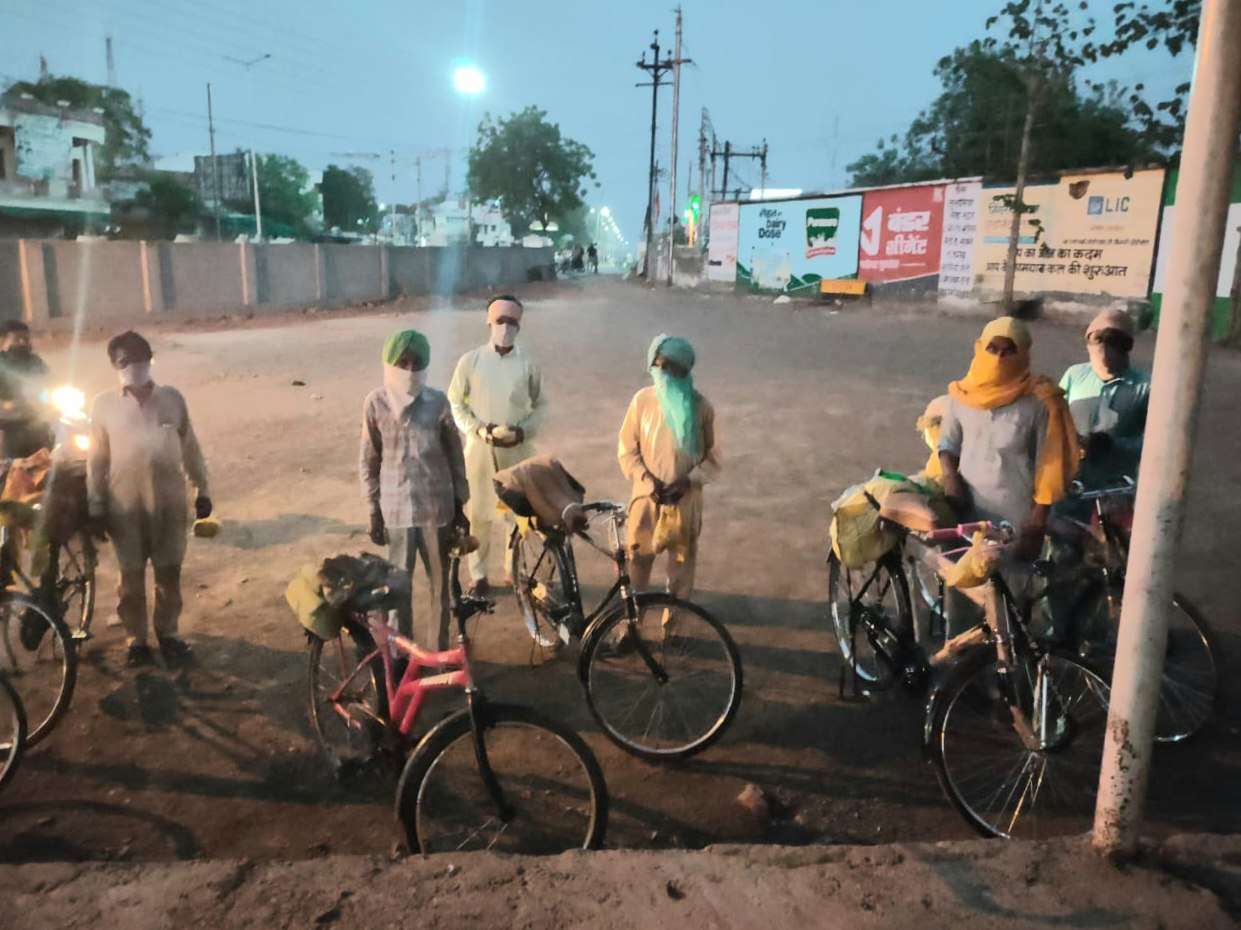 मालिक न करें फिर आना पड़े...दो पैसा कम कमाएंगे लेकिन लौटेंगे नहीं