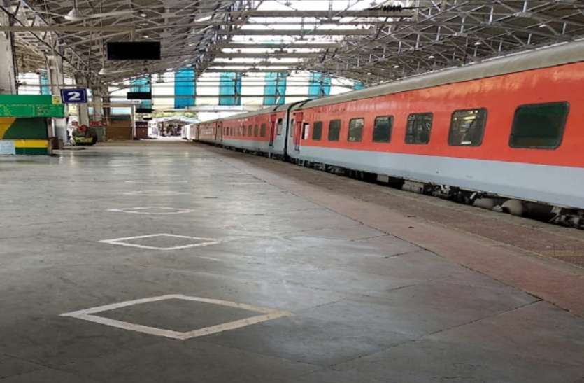 railway cancelled lockdown में बड़ी खबर, रेलवे ने कर दीं कई स्पेशल ट्रेनें निरस्त- देखें पूरी लिस्ट