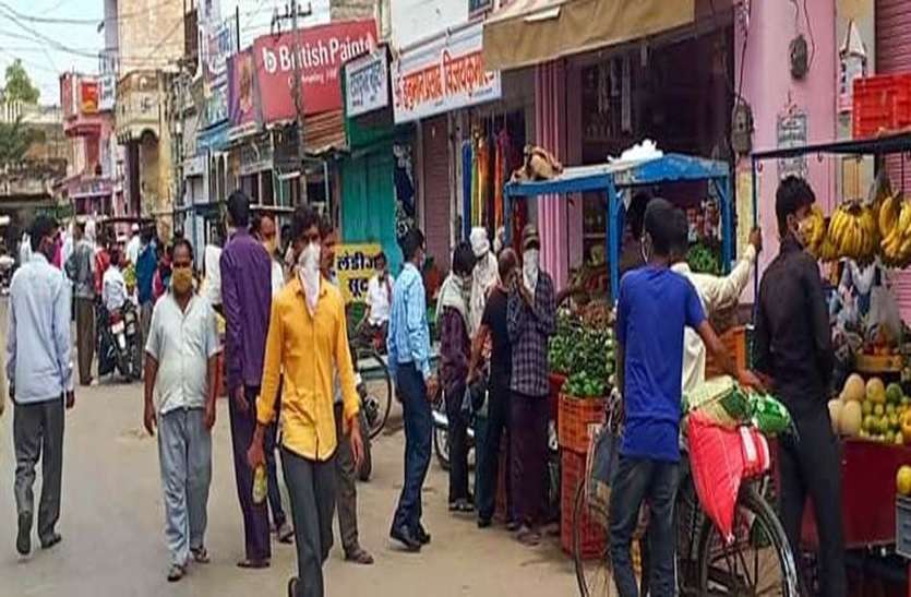 लॉकडाउन की नहीं हो रही पालना, वायरस फैलने की आशंका लॉकडाउन की नहीं हो रही पालना, वायरस फैलने की आशंका