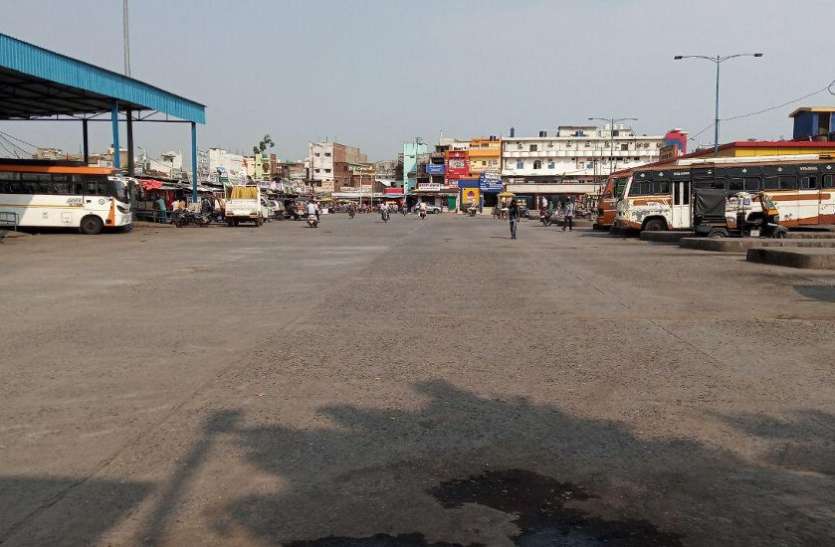 Loss of crores to bus operators waiting for tax relief in Singrauli टैक्स से राहत मिलने के इंतजार में हो गया करोड़ों का नुकसान