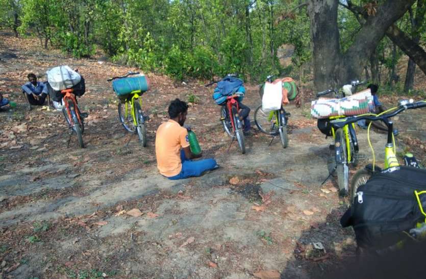 Skilled migrant laborers not get job in Singrauli, companies take support प्रवासी श्रमिकों को रास नहीं आ रहा प्रशासन का प्लान, जानिए क्या है वजह