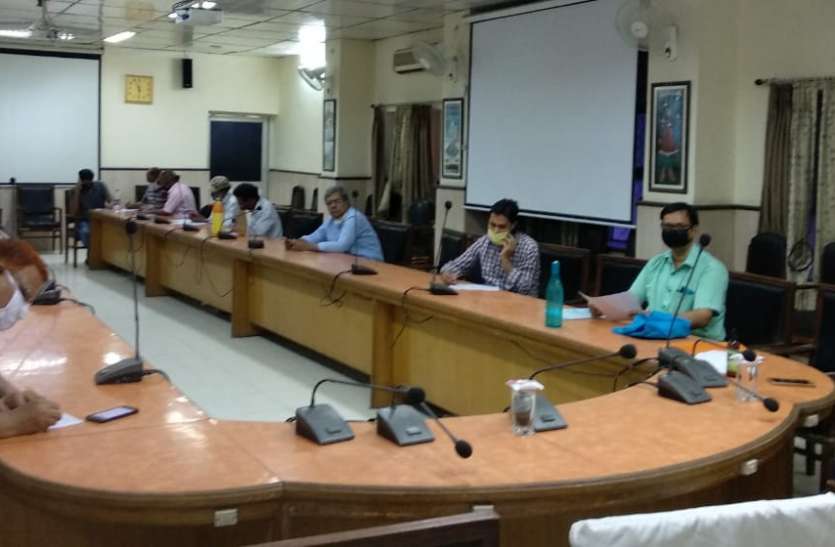 img-20200511-wa0047_1.jpg श्रमिक क्या चाहते हैं, कलक्टर ने ऐसा क्यों कहा