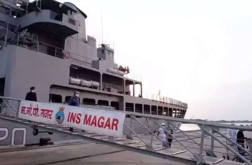 ins_magar.jpg मालदीव से लौटे 202 भारतीय, INS मगर लेकर पहुंचा कोच्चि