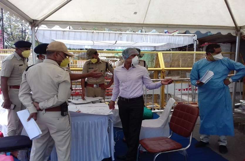 केंद्र की टीम ने जहांगीराबाद से लोगों की शिफ्टिंग पर जताई आपत्ति, बोले-ऐसे तो बाहर पहुंचेगा संक्रमण केंद्र की टीम ने जहांगीराबाद से लोगों की शिफ्टिंग पर जताई आपत्ति, बोले-ऐसे तो बाहर पहुंचेगा संक्रमण