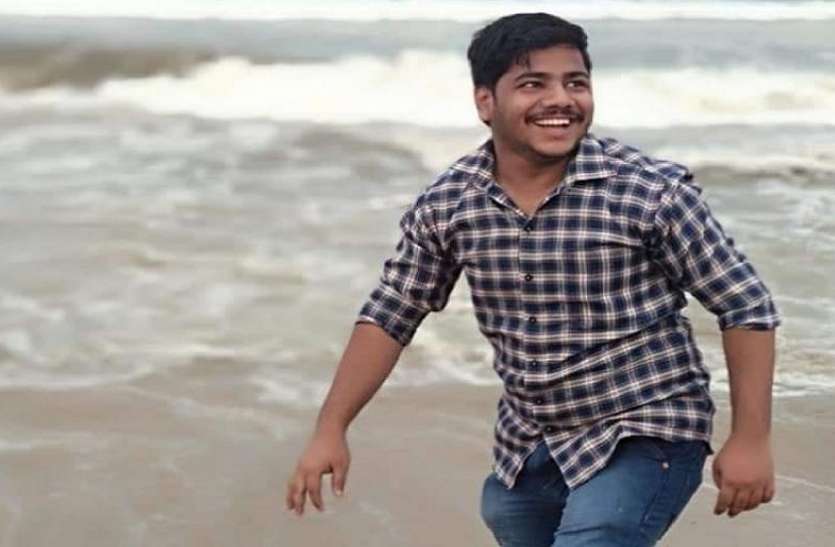 लॉकडाउन से परेशान होकर इंजीनियर ने की आत्महत्या लॉकडाउन से परेशान होकर इंजीनियर ने की आत्महत्या