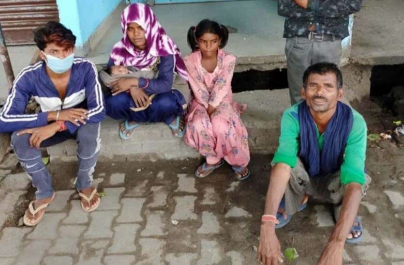 lockdown_2.jpg 20 दिन की बच्ची को लेकर परिवार के साथ हिमाचल से पैदल सहारनपुर पहुंचा एटा का मजदूर