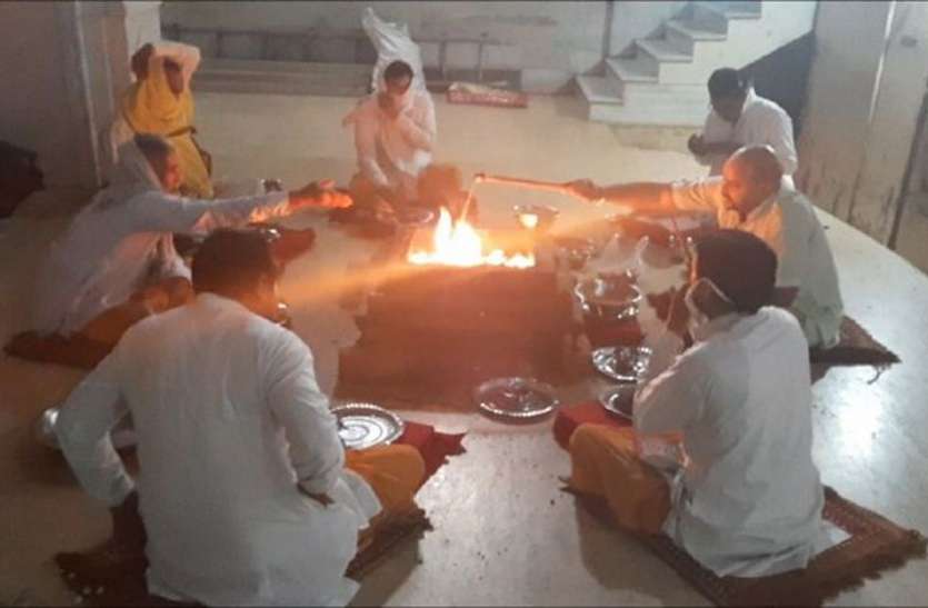 दवा के साथ दुआ ही सहारा - नरेशपुरी दवा के साथ दुआ ही सहारा - नरेशपुरी