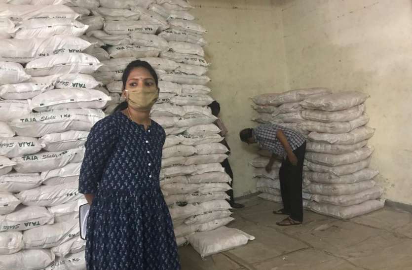 cg news छत्तीसगढ़ में नमक की कमी की अफवाह: एक दिन में बिक गए लाख पैकेट नमक, थोक बाजार में लोगों ने लाइन लगाकर खरीदा नमक