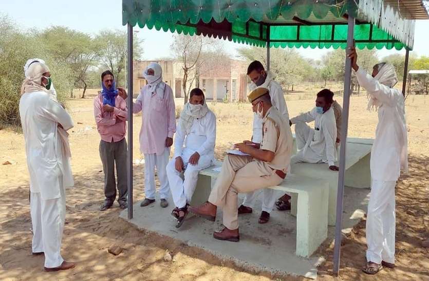 अस्पताल में भर्ती बेटी करती रह गई माता-पिता के आने का इंतजार अस्पताल में भर्ती बेटी करती रह गई माता-पिता के आने का इंतजार