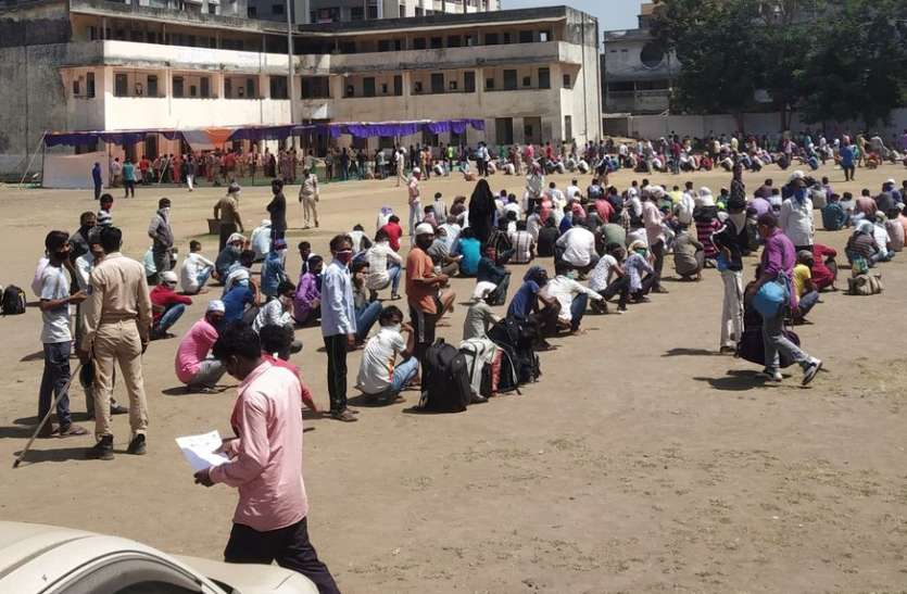 बड़ा कष्टप्रद है प्रवासी मजदूरों का घर वापसी का सपना बड़ा कष्टप्रद है प्रवासी मजदूरों का घर वापसी का सपना