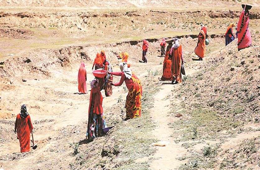 Mnrega works in ajmer गांव में कोरोना पॉजिटिव केस आने के बाद लगाया कर्फ्यू, मनरेगा के काम को भी तत्काल प्रभाव से रोका