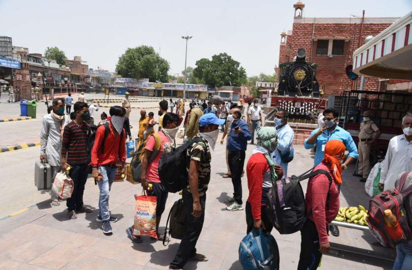 labor special train moved from jodhpur railway station to UP अब श्रमिकों की बढ़ गई मुश्किल, अंधेरे में तीर चलाने की प्रवृत्ति से नुकसान