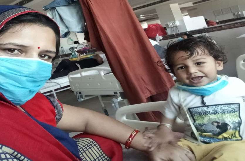 coroan_child.jpg डेढ़ साल के मासूम बच्चे ने जीती कोरोना से जंग, अस्पताल के बेड पर मुस्कान बिखेर जीता सबका दिल