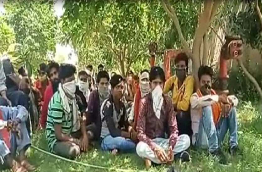 शराब पीने के बाद अपने ही मित्र को मारी गोली, मचा हड़कम्प, जांच में जुटी पुलिस शराब पीने के बाद अपने ही मित्र को मारी गोली, मचा हड़कम्प, जांच में जुटी पुलिस