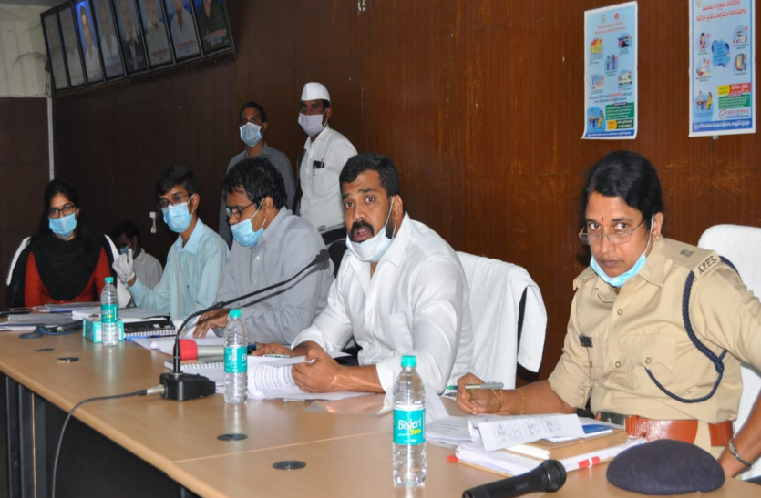 आंध्र प्रदेश में बढ़ रहा Coronavirus संक्रमण, चेन्नई की सब्जी मंडी ने यूं बढ़ाई मुसीबत आंध्र प्रदेश में बढ़ रहा Coronavirus संक्रमण, चेन्नई की सब्जी मंडी ने यूं बढ़ाई मुसीबत