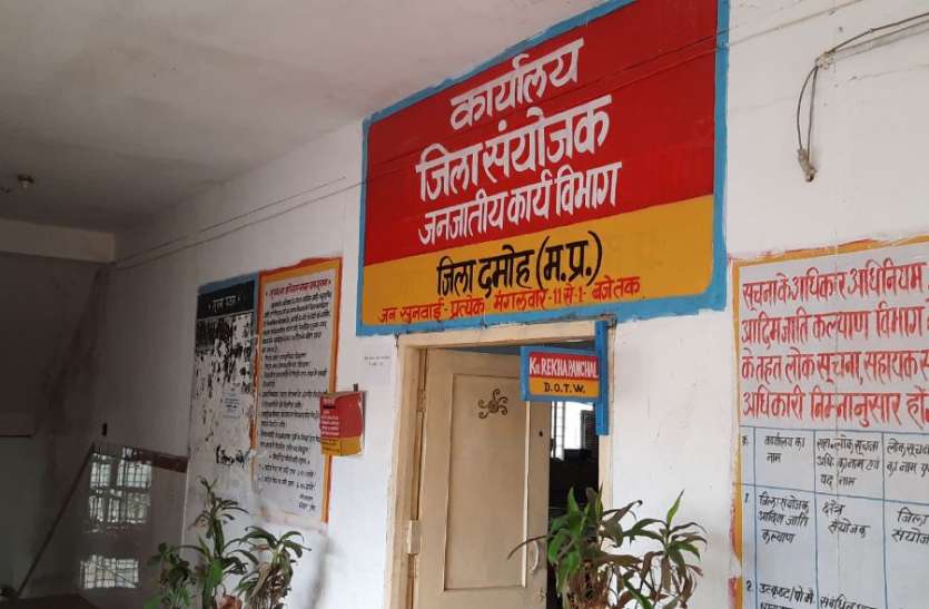 Staff are calling one day except one एक दिन छोड़कर एक दिन बुला रहे हैं स्टॉफ
